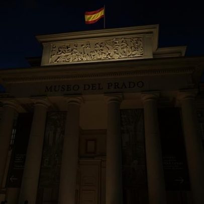 Prado de Madrid tenta evitar lotação parecida com hora de pico