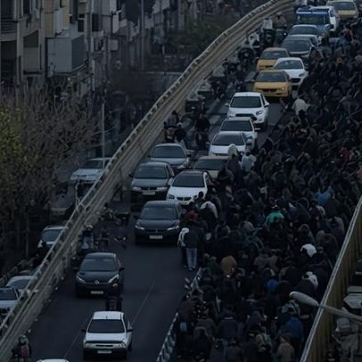 Irã entra em blackout de internet conforme protestos econômicos se expandem