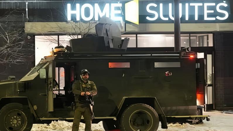 A federal agent stands guard near a hotel on 25 January 2026, in Minneapolis, Minnesota.