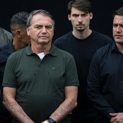 Bolsonaro encontra forma de reduzir pena de 27 anos lendo livros