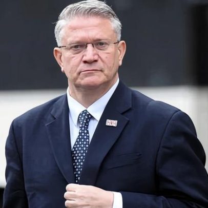 Deputado de Romford Andrew Rosindell é o mais novo a defectar para a Reforma