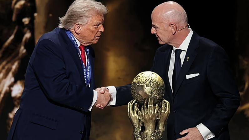 Gianni Infantino presents Donald Trump with the Fifa peace prize.