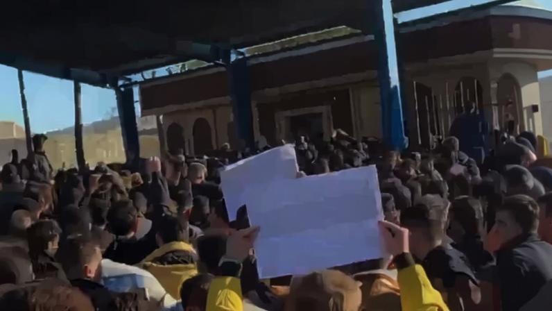 Autoridades usam força contra manifestantes em regiões curdas do Irã