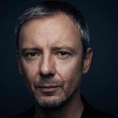 John Simm revela playlist honesta e detesta Mr Brightside