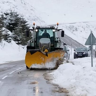Alertas de neve sobem para laranja; Escócia enfrenta tempestade de neve