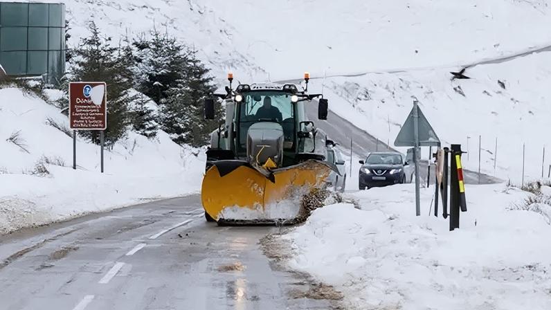 Alertas de neve sobem para laranja; Escócia enfrenta tempestade de neve