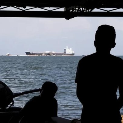 EUA apreendem quinto navio-tanque em esforço para controlar petróleo venezuelano