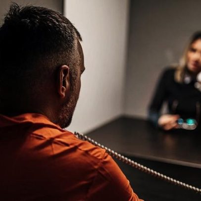Nove orações bíblicas para cônjuge encarcerado