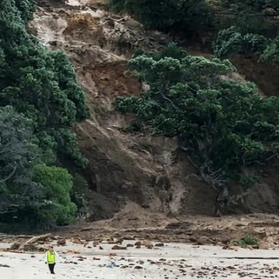 Dois mortos e seis desaparecidos após deslizamentos atingirem casa e camping na NZ