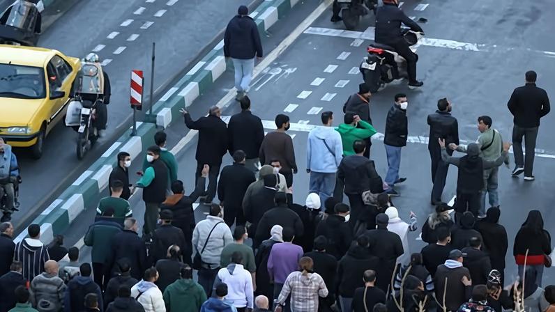 Duas pessoas mortas durante protestos no Irã que viraram campo de batalha