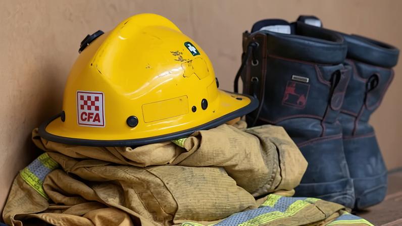 An out-of-control bushfire at Carlisle river in Victoria’s Otways had grown overnight, authorities warned on Sunday morinng.