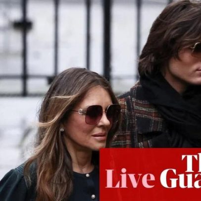 Príncipe Harry vai ao tribunal enquanto Liz Hurley depõe no caso Daily Mail