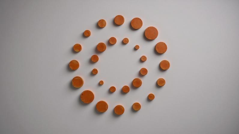 Jornalista tunisiana Chatha Belhaj Mubarak é liberada após redução da pena