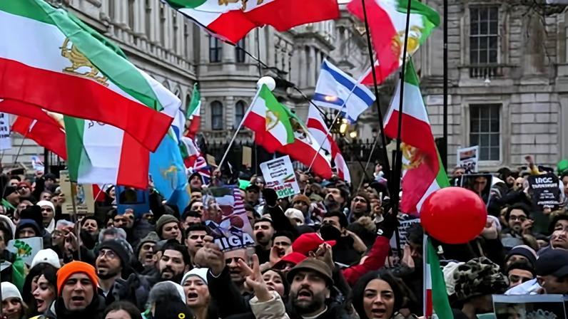 Reino Unido anuncia sanções totais e adicionais em meio a mortes e prisões no Irã