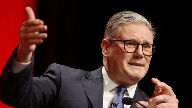 Keir Starmer says he prefers alignment with the EU rather than joining its customs union, which could undermine other trade deals.