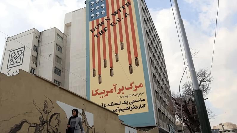A senior Iranian official said that Iran was ‘preparing itself for a military confrontation, while at the same time making use of diplomatic channels’. Photograph: Abedin Taherkenareh/EPA