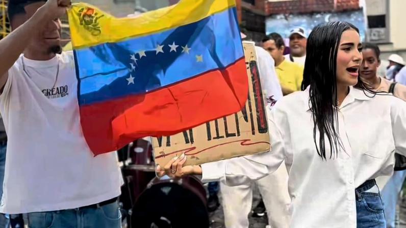 Os jovens declarando Jesus nas ruas. (Foto: Reprodução/Instagram/Risbeli Barboza)