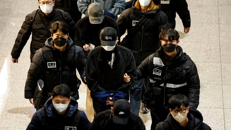 Korean scam suspects forcibly return home from Cambodia