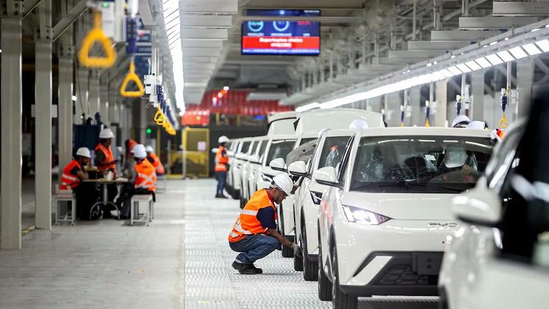 A chinesa BYD começou a montar carros em fábrica na Bahia no ano passado (Foto: Empresa/Divulgação)