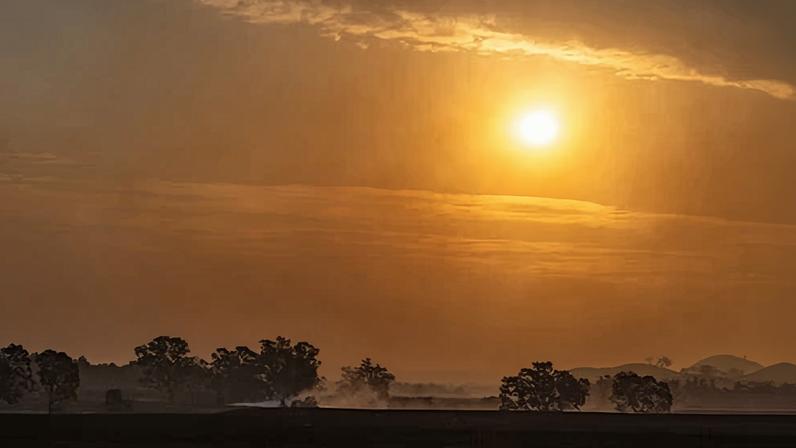 The sun sets over Alexandra amid smoke from bushfires