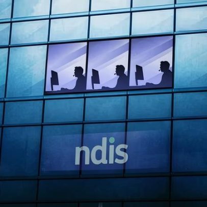 Trabalhadores terceirizados do NDIS dizem fingir trabalhar para o governo