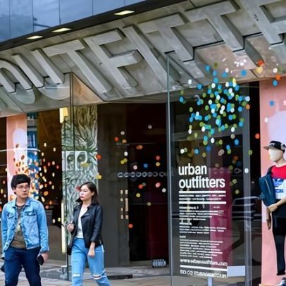 cafés Urban Outfitters, Dreams e Royal Parks criticadas por uso de app de gig