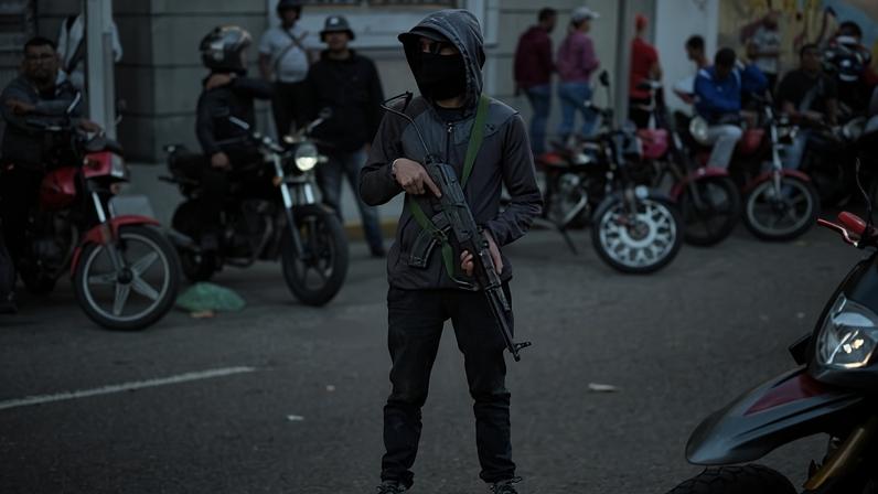 EUA pedem que cidadãos deixem a Venezuela após relatos de paramilitares