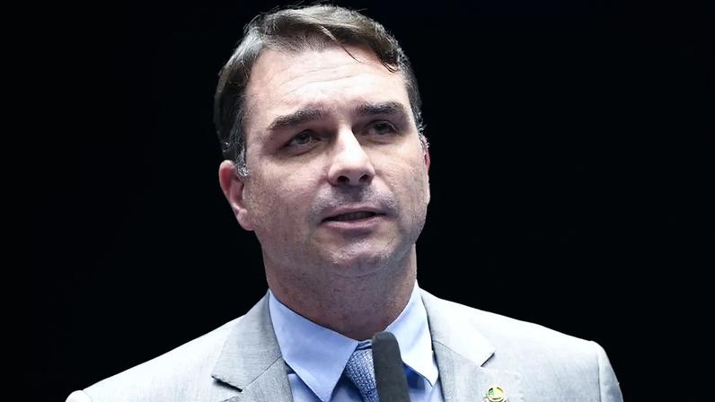 ‘Confio na lealdade’: Flávio Bolsonaro insiste em apoio de Tarcísio, apesar do silêncio