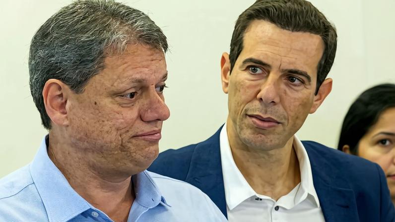 O governador Tarcísio e o empresário Renato Feder, que chefia a Secretaria de Educação do estado. Foto: Flávio Florido/Divulgação EducaçãoSP