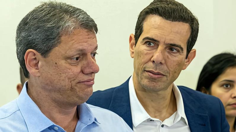 O governador Tarcísio e o empresário Renato Feder, que chefia a Secretaria de Educação do estado. Foto: Flávio Florido/Divulgação EducaçãoSP