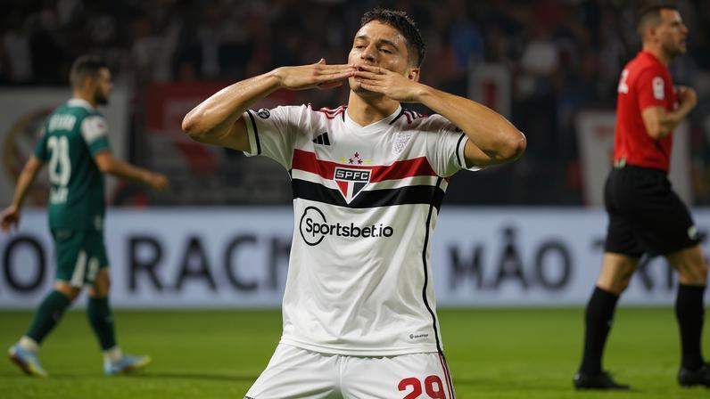 Pablo Maia, do São Paulo, negociava com o Botafogo (Foto: Guilherme Veiga/UAI Foto/Gazeta Press)