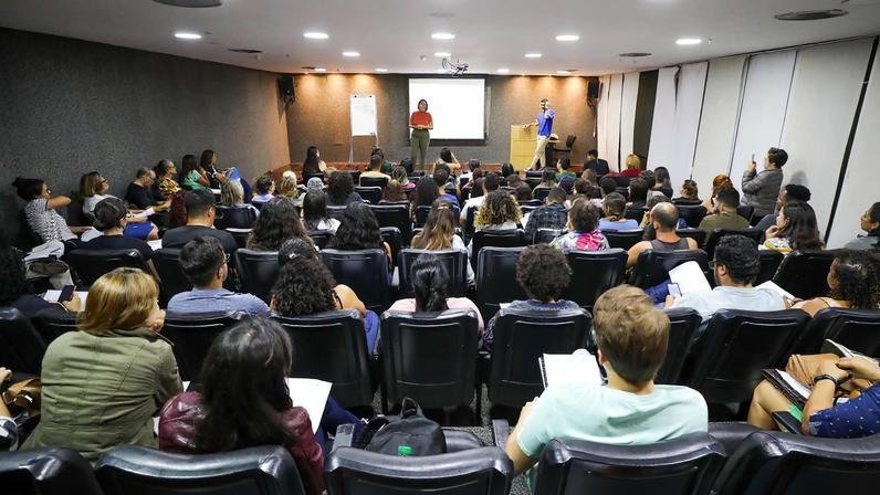 Brasília (DF), 02.05.2024 - Os candidatos do Distrito Federal que farão o Concurso Público Nacional Unificado (CNU) estão aproveitando os últimos dias para revisar o conteúdo. Cerca de 160 pessoas acompanharam o último aulão preparatório promovido pela Biblioteca Nacional de Brasília (BNB). Foto: Joel Rodrigues/Agência Brasília