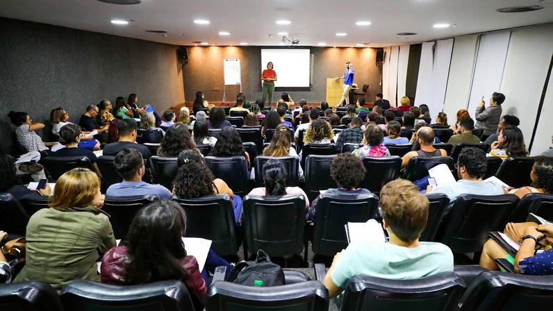 Brasília (DF), 02.05.2024 - Os candidatos do Distrito Federal que farão o Concurso Público Nacional Unificado (CNU) estão aproveitando os últimos dias para revisar o conteúdo. Cerca de 160 pessoas acompanharam o último aulão preparatório promovido pela Biblioteca Nacional de Brasília (BNB). Foto: Joel Rodrigues/Agência Brasília