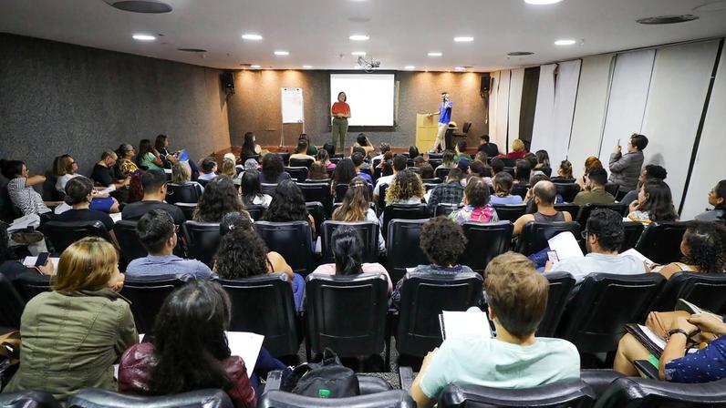 Brasília (DF), 02.05.2024 - Os candidatos do Distrito Federal que farão o Concurso Público Nacional Unificado (CNU) estão aproveitando os últimos dias para revisar o conteúdo. Cerca de 160 pessoas acompanharam o último aulão preparatório promovido pela Biblioteca Nacional de Brasília (BNB). Foto: Joel Rodrigues/Agência Brasília