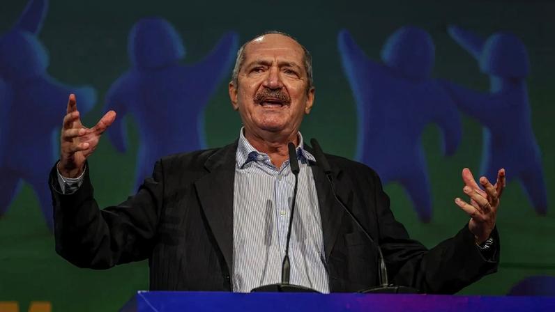 Brasília (DF) 22/05/2024 – O secretário de Relações Internacionais da prefeitura de São Paulo, Aldo Rebelo discursa na A 25ª Marcha a Brasília em Defesa dos Municípios continua, sobre mudança de climas.