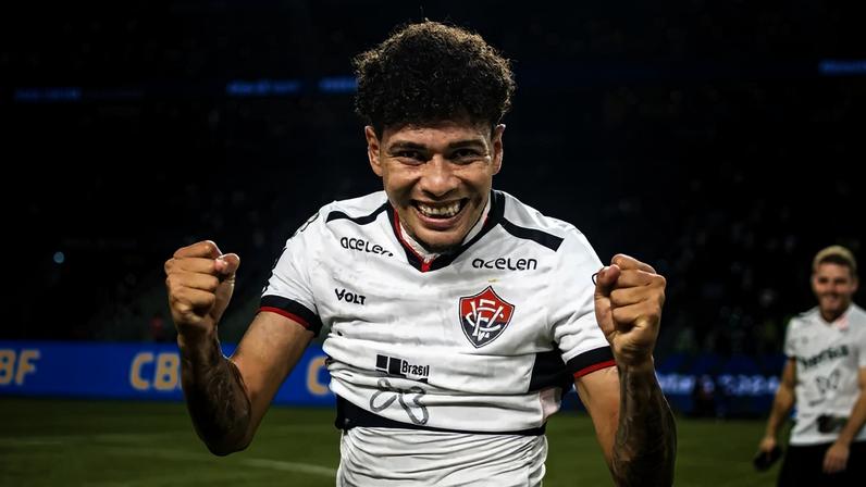Machado comemora vitória contra o Palmeiras (Foto: Victor Ferreira / EC Vitória)