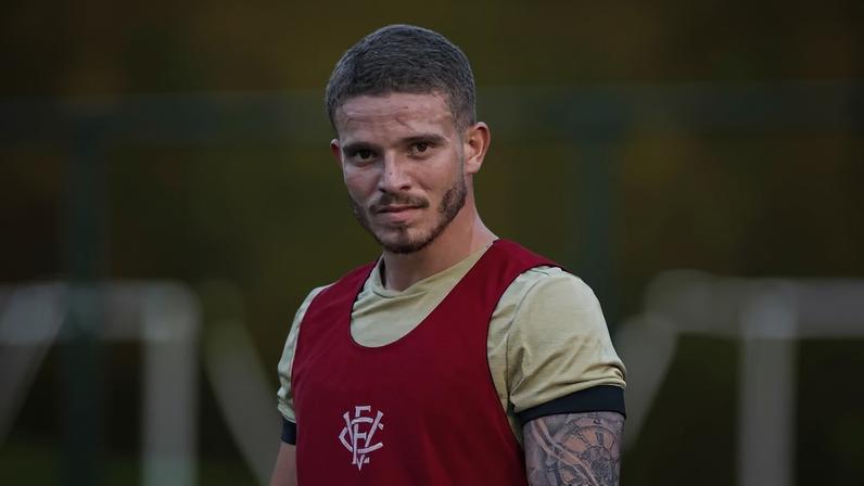 Léo Naldi em treino do Vitória (Foto: Victor Ferreira / EC Vitória)