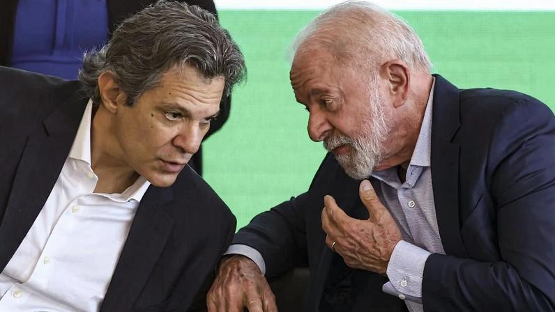 Brasília (DF), 01/07/2025 - O ministro da Fazenda, Fernando Haddad, e o presidente Luiz Inácio Lula da Silva participam do lançamento do Plano Safra 2025/26, no Palácio do Planalto. Foto: Marcelo Camargo/Agência Brasil
