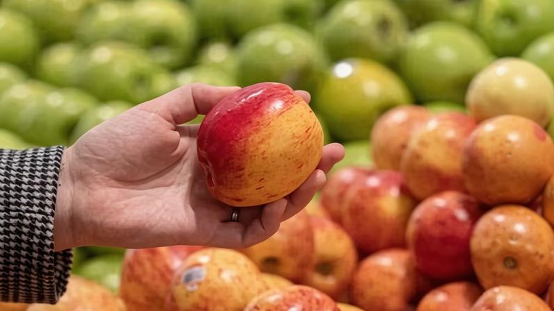 The NGOs advised consumers to buy organic apples or peel conventionally grown ones before eating them.