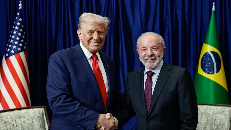 Presidente da República, Luiz Inácio Lula da Silva, durante Encontro com o Presidente dos Estados Unidos, Donald Trump, durante o 47ª Cúpula da Associação de Nações do Sudeste Asiático - ASEAN em Kuala Lampur, Malásia. — Foto: Ricardo Stuckert/Presidência da República