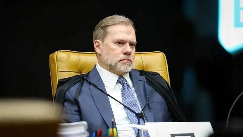Dias Toffoli é relator do Caso Master. As decisões do ministro têm gerado polêmica e pedidos de afastamento.