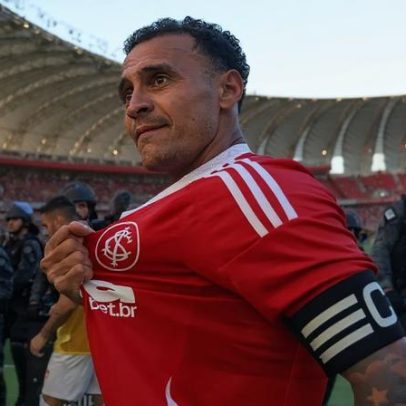 Internacional renova contrato com o meia Alan Patrick