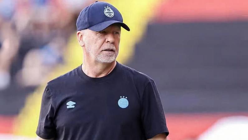 Mano Menezes na vitória por 4 a 0 sobre o Sport — Foto: Rafael Vieira / Grêmio / Divulgação