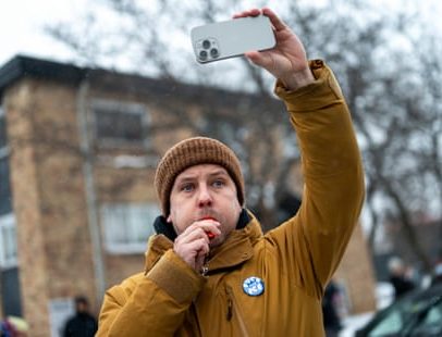 Observadores do ICE em Minneapolis continuam aparecendo apesar do risco