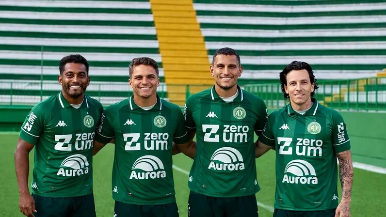 Chapecoense anuncia 10 reforços, campeão do Atlético-MG e cria do Palmeiras