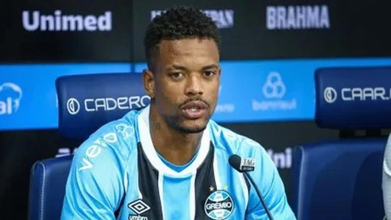 Vice-presidente de futebol Antonio Dutra Junior, ao lado do diretor de futebol Rafael Lima apresenta o atleta Caio Paulista como novo reforço do Gremio para a temporada 2026.