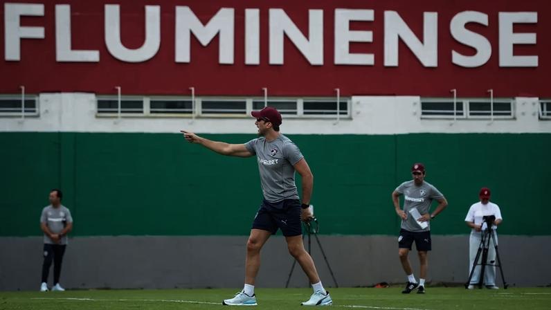 Zubeldía em treinamento pelo Fluminense (Foto: Marcelo Gonçalves/ Fluminense FC)