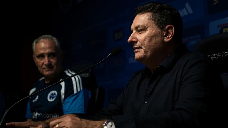 Pedro Lourenço e Tite (Foto: Gustavo Aleixo/Cruzeiro)
