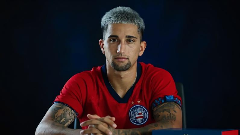 Kike Olivera com a camisa do Bahia (Foto: Letícia Martins/EC Bahia)