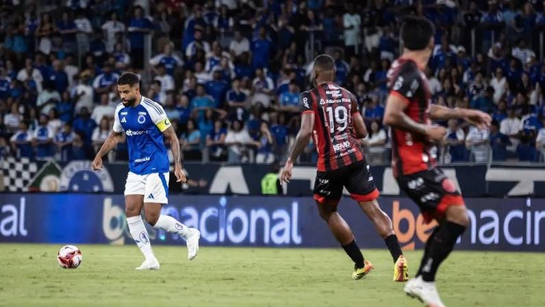 João Marcelo analisa derrota do Cruzeiro: falta de concentração e entrosamento